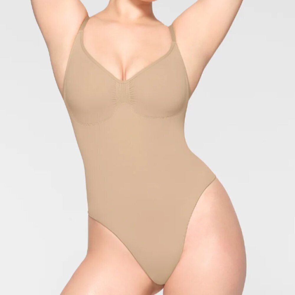 SKIMS SEAMLESS SCULPT THONG BODYSUIT